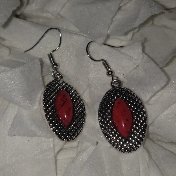 Choker and Earrings Set - Picture 2 of 3